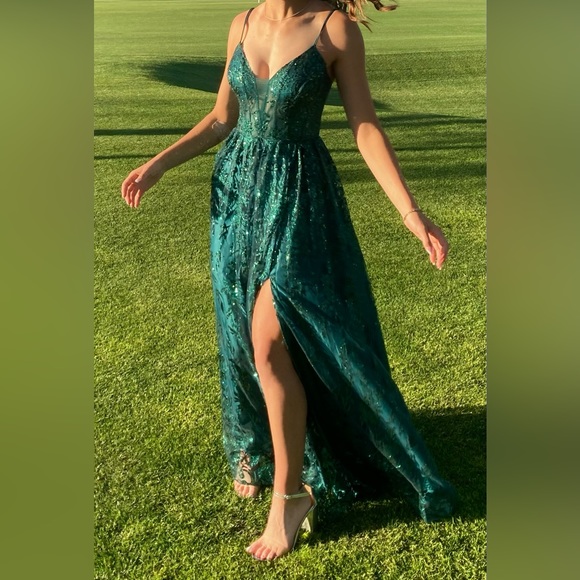 Gorgeous sequined, aqua-green, prom dress - Picture 2 of 7
